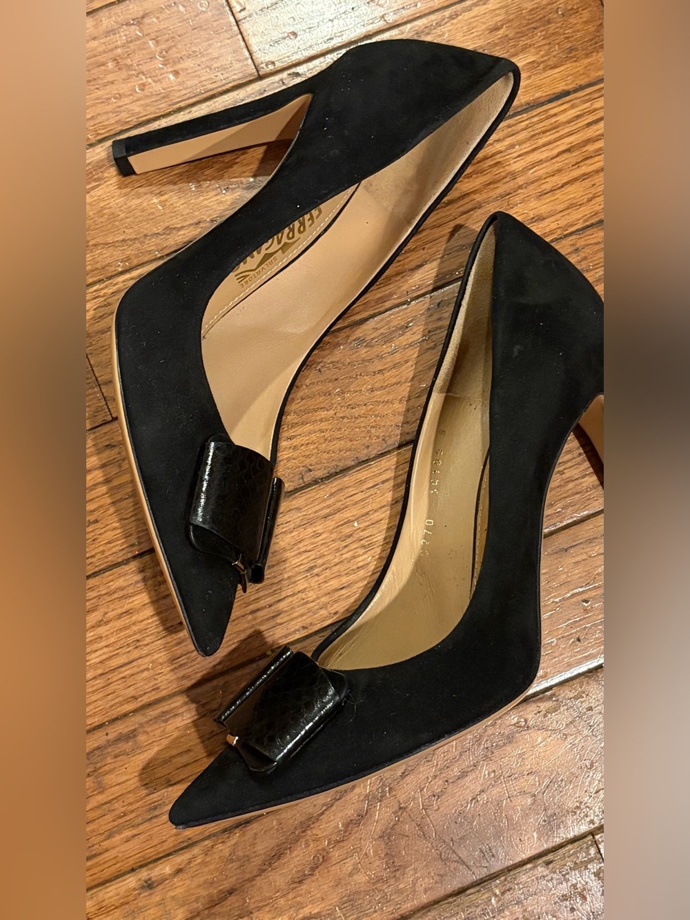 Salvatore Ferragamo womens black suede heel w/ black gold bow sz 8.5B